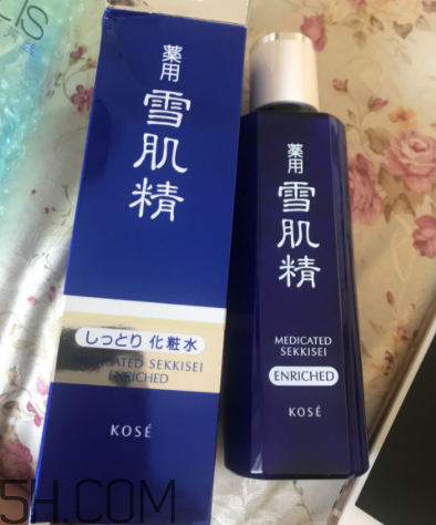 雪肌精化妝水盈潤(rùn)型是清潔水嗎？能美白嗎？