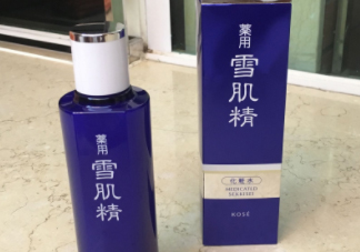 雪肌精化妝水盈潤型成分是什么？會使皮膚變薄嗎？