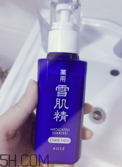 雪肌精盈潤乳液適合油皮嗎？適合夏季嗎？