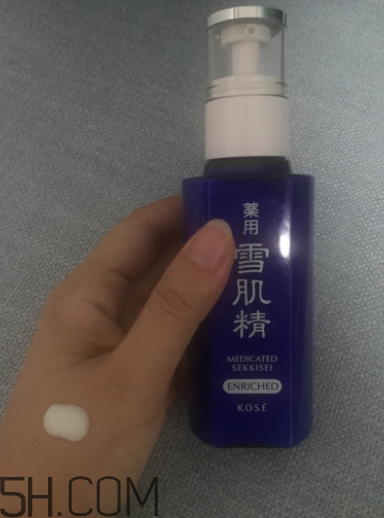 雪肌精盈潤乳液適合油皮嗎？適合夏季嗎？