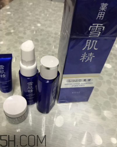 雪肌精盈潤乳液適合油皮嗎？適合夏季嗎？