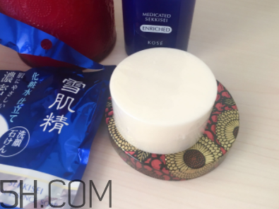 雪肌精泡沫洗顏皂適合干皮嗎？洗后緊繃嗎？
