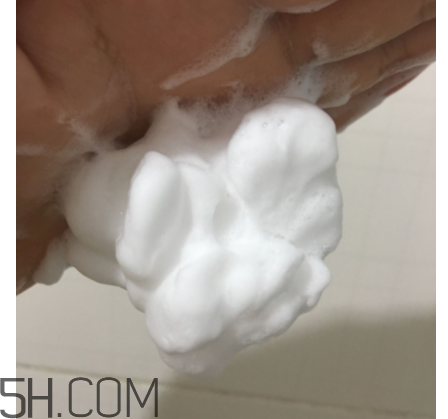 雪肌精泡沫洗顏皂適合干皮嗎？洗后緊繃嗎？