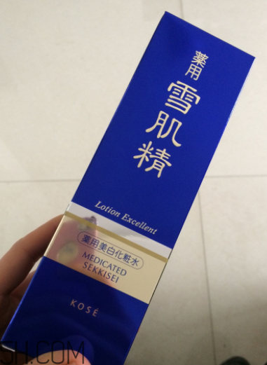 雪肌精優(yōu)純菁華水是爽膚水嗎？有什么功效？