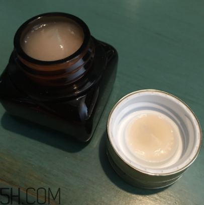 雅詩蘭黛小棕瓶眼霜每次用多少毫升？每次用量多少？