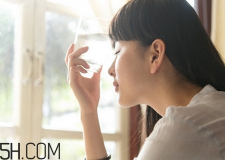 女性初潮一般多少歲？女性初潮年齡如何預(yù)測？