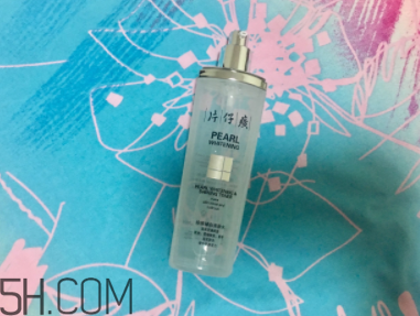 片仔癀珍珠亮膚水適合敏感皮嗎？有刺激嗎？