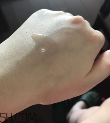 片仔癀珍珠亮膚水適合油皮嗎？適合夏季嗎？