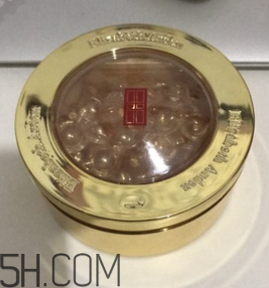 伊麗莎白雅頓眼部精華液油不油？長脂肪粒嗎？