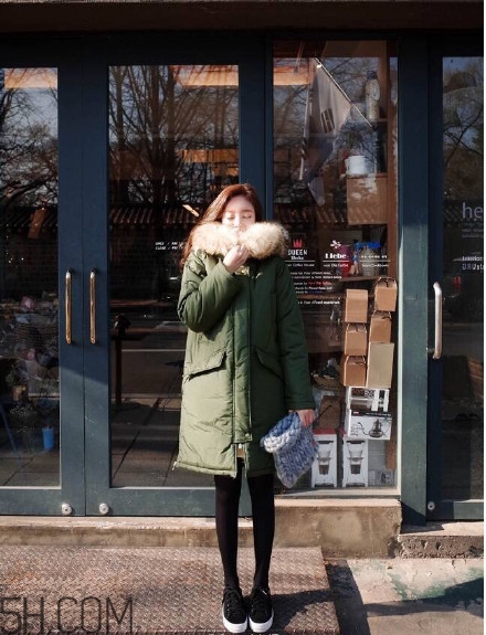 羽絨服怎么穿不顯胖？冬季好看的女裝羽絨服時尚搭配