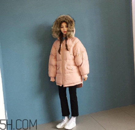 羽絨服怎么穿不顯胖？冬季好看的女裝羽絨服時尚搭配