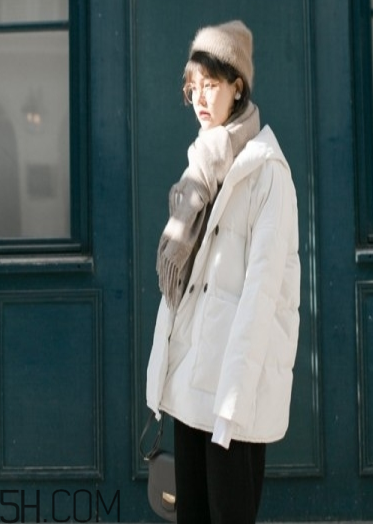 羽絨服搭配什么褲子好看？羽絨服搭配推薦