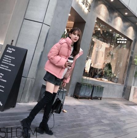 粉色羽絨服配什么鞋子？粉色羽絨服搭配鞋子圖片