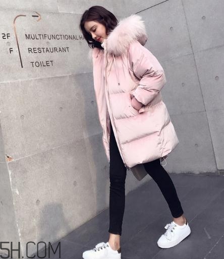 粉色羽絨服配什么鞋子？粉色羽絨服搭配鞋子圖片