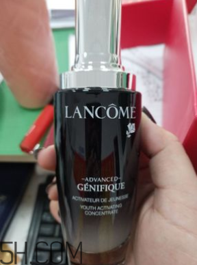 肌底液和精華有什么區(qū)別？蘭蔻小黑瓶可以單獨用嗎？