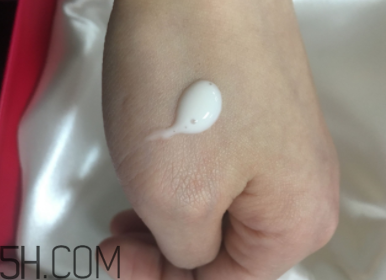 蘭蔻美膚修護精華乳有刺激嗎？適合敏感肌嗎？