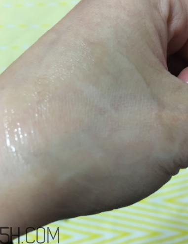 蘭蔻美膚修護精華乳有刺激嗎？適合敏感肌嗎？