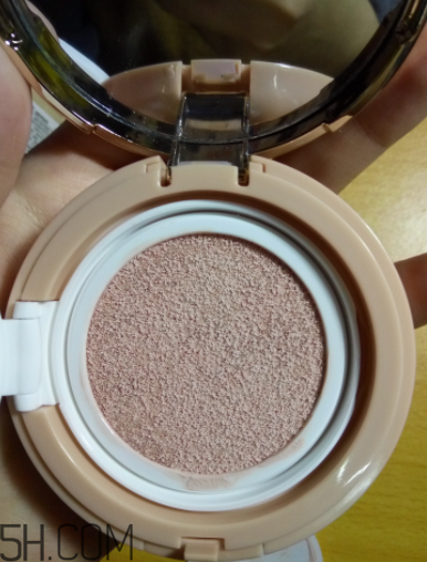 韓熙貞礦物氣墊霜油不油？適合油皮嗎？