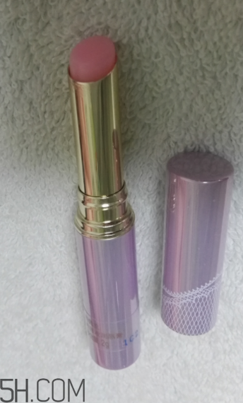 娥佩蘭潤唇膏有香味嗎？娥佩蘭潤唇膏有味道嗎？