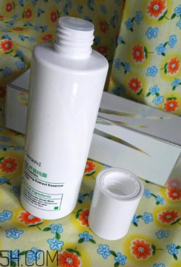 瓷肌蘆薈純露是爽膚水嗎？瓷肌蘆薈純露是乳液嗎？
