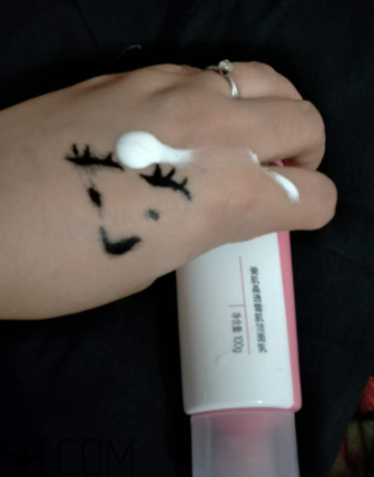 瓷肌晶透雪肌潔面乳可以卸妝嗎？清潔力如何？
