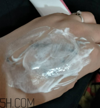 瓷肌晶透雪肌潔面乳可以卸妝嗎？清潔力如何？