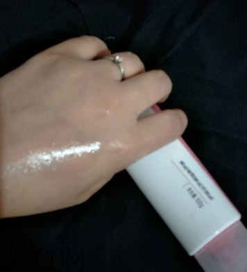 瓷肌晶透雪肌潔面乳可以卸妝嗎？清潔力如何？