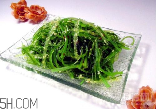 甲狀腺腫大和甲亢的區(qū)別有哪些？甲狀腺腫大適合吃什么食物？