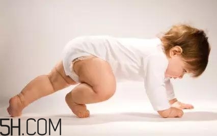 怎樣能夠訓(xùn)練嬰幼兒的肌肉？寶寶為什么總是在鬧騰？