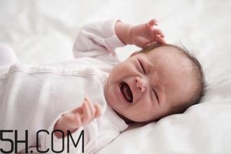 怎樣能夠訓(xùn)練嬰幼兒的肌肉？寶寶為什么總是在鬧騰？