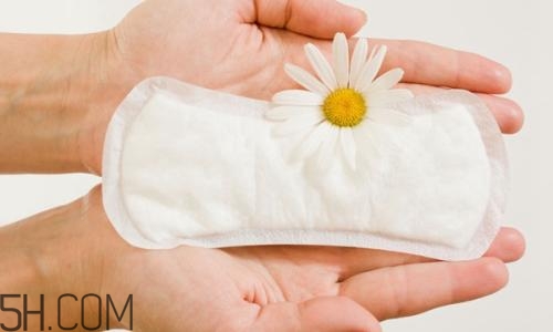 女人如何正確的使用衛(wèi)生巾？衛(wèi)生巾清涼好不好？
