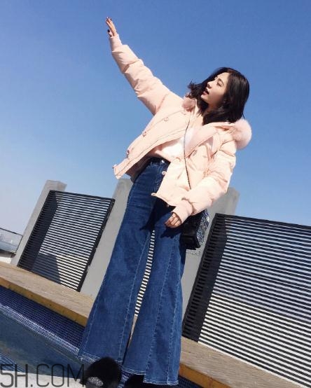 粉色面包服配什么褲子？少女心爆棚的經(jīng)典搭配