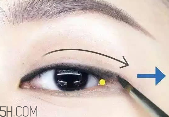 V型眼線怎么畫？V型眼線畫好美到冒泡