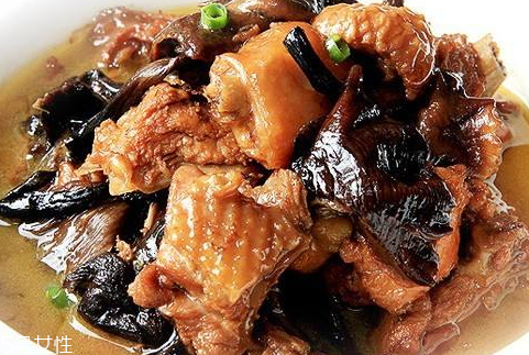 野生榛蘑怎么吃 燉肘子好吃又營養