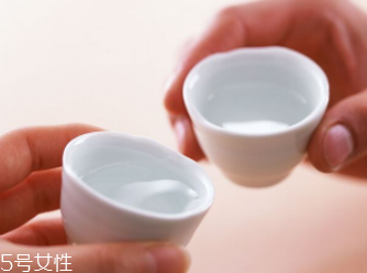 白酒喝之前要醒酒嗎？酒精揮發利于健康