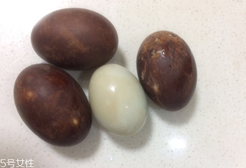 烤鴨蛋和咸鴨蛋的區別 美味讓你吃不停