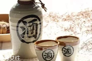 喝白酒有哪些好處？喝點白酒能激活腸胃