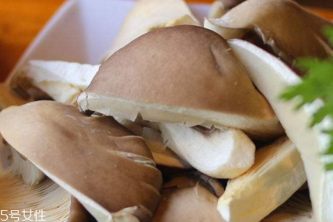 平菇發黑還能吃嗎 平菇食譜大全