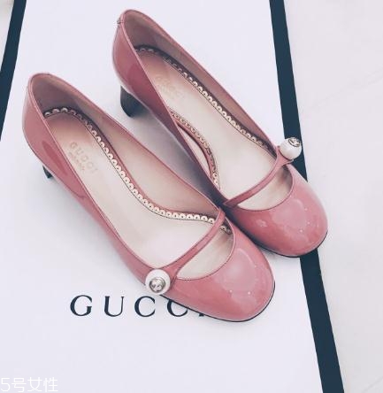 gucci鞋子一般多少錢(qián)？風(fēng)靡時(shí)尚界的潮流經(jīng)典