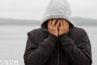 抑郁癥為什么會引發腹瀉？神經功能混亂危害大