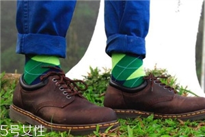 瘋馬皮沾上油漬怎么辦？這種皮質(zhì)千萬不能碰油