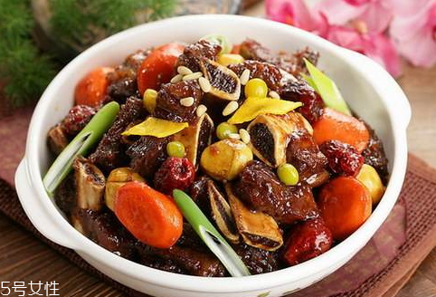 牛排骨煮多久能熟 ?清燉牛排骨湯營養美味