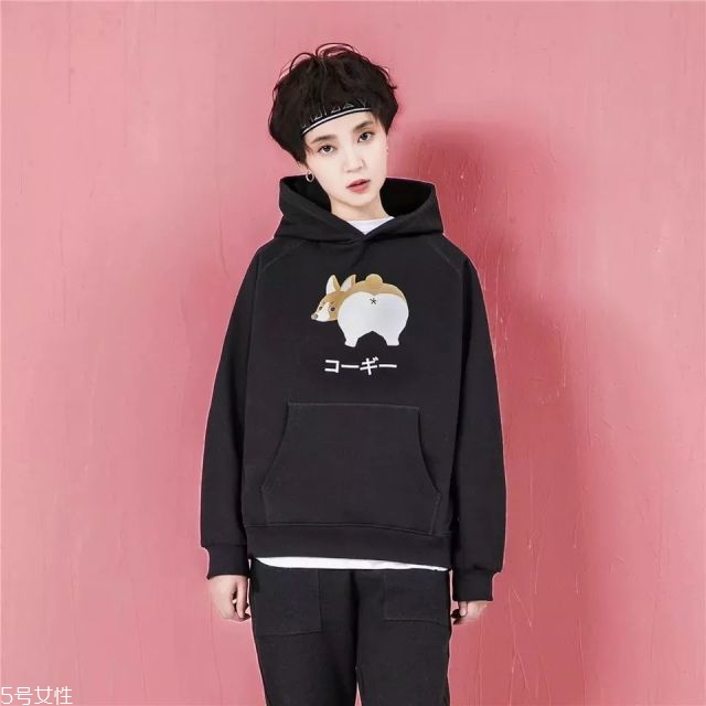 秋冬衛衣怎么搭配 6種搭配時尚一季