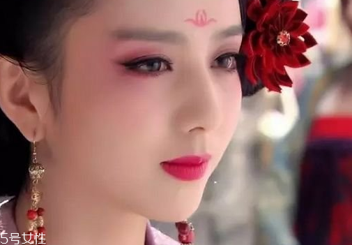 兔子腮紅怎么畫才可愛？中年少女必備腮紅畫技