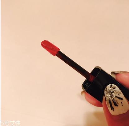 香奈兒炫亮魅力印記唇釉哪個色號好看？質感超棒