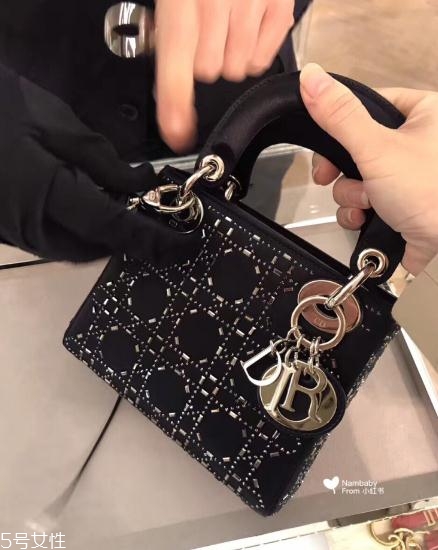 迪奧戴妃包多少錢？名媛氣質與生俱來
