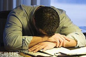 熬夜有哪些風險？小心造成慢性自殺