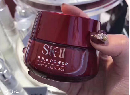 sk2大紅瓶面霜與百優(yōu)面霜哪個好？sk2大紅瓶屬于貴婦面霜