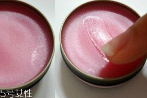 潤(rùn)唇膏怎么保持衛(wèi)生？用前先洗手洗臉