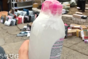 網購卸妝水凍成冰坨，化妝品該怎么保存？